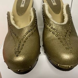 Metro 7 Mules Sherpa Lined- DORI pre-owned Great Condition (worn once)! Size 8